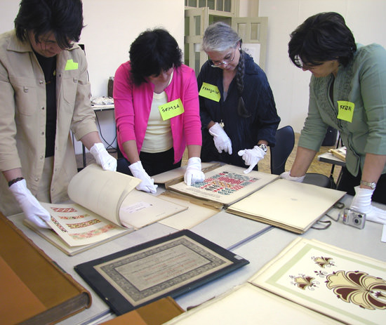 avlija group discussion together